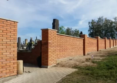 PLOTY - hřbitovní zeď Hněvotín
